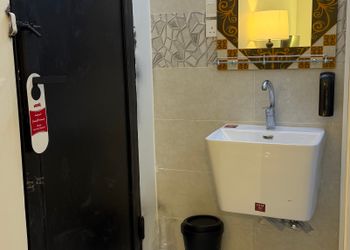 استديو بسرير ماستر وجلسة جانبية 