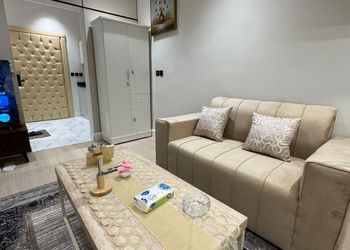 استديو بأثاث مريح وبسيط 