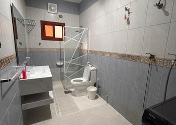 شقة بثلاث غرف نوم وصالة