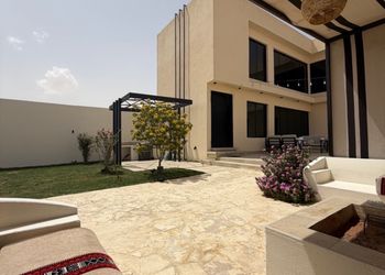 استراحة بجلسة خارجية و مسبح
