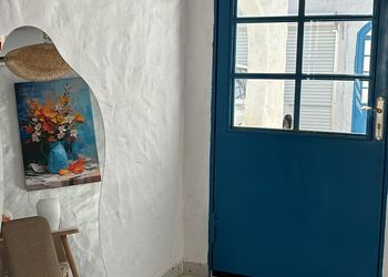 شاليه بجلسات خارجية ومسابح