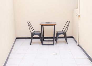 فيلا بحديقة خارجية و مدخل سيارة