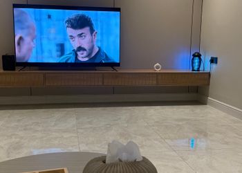 استديو بأثاث مريح وبسيط 