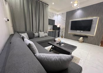 شقة واسعة وراقية بدخول ذاتي