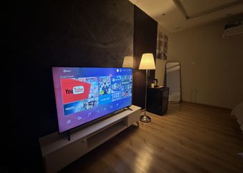 استديو انيق بأثاث مريح وبسيط 