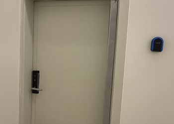 شقة بغرفة معيشة وغرفة نوم 