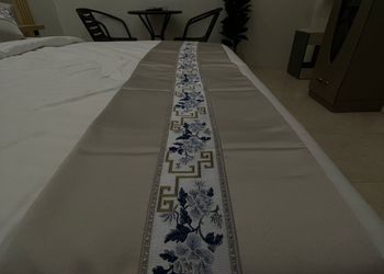 استديو استديو بسرير ماستر 