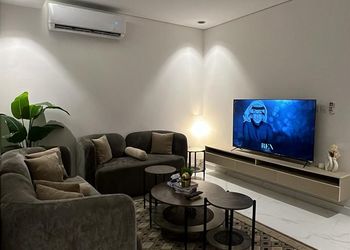 شقة بغرفة معيشة وغرفة نوم 