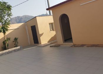 استراحة بمسبح داخلي وألعاب أطفال