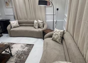 استديو هادئ بدخول ذاتي 