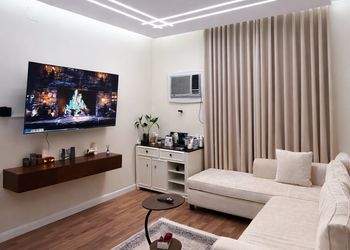 شقة بصالة أنيقة ودخول ذاتي
