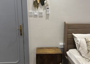 استديو بسرير ماستر وجلسة 