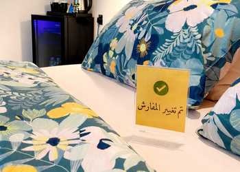 استديو بأثاث مريح وبسيط 