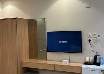استديو بأثاث مريح وبسيط 