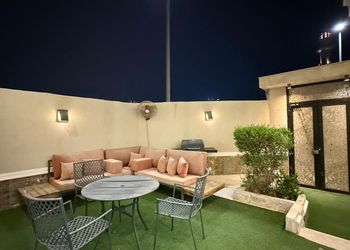 شاليه بجلسة خارجية ومسبح 