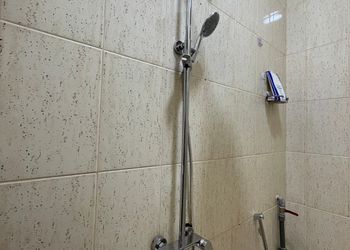 شقة بغرفة معيشة وغرفة نوم 