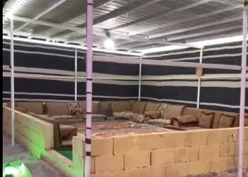 مخيم  بجلسة خارجية وبيت شعر 