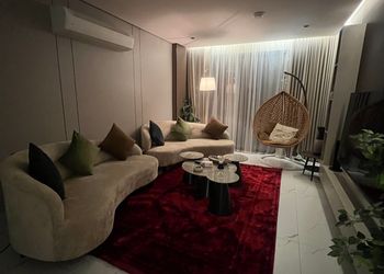 شقة بصالة مريحة وغرفتين نوم 