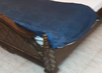 شقة بغرفتين نوم وصالة ومجلس