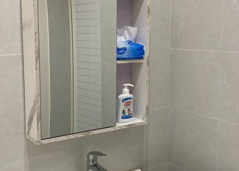 شقة بغرفة معيشة وغرفة نوم 