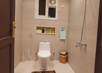 استديو بسرير ماستر وأثاث مريح 