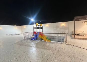 شاليه بألعاب مائية ومجالس