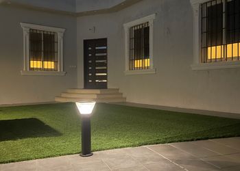 شاليه بجلسة خارجية وألعاب مائية 