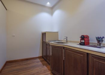 شقة بغرفتين نوم وغرفة معيشة 