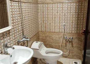 شاليه بجلسة خارجية ومسبح 