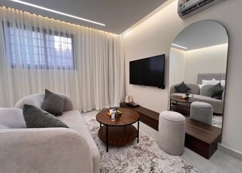 استديو بأثاث مريح وبسيط 44