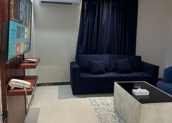 شقة بصالة وغرفة نوم