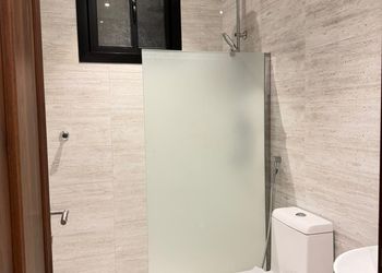 شقة بغرفة معيشة وغرفة نوم 