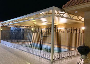 استراحة بملعب ومسبح