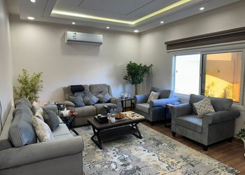 شاليه بمسبح داخلي وجلسة خارجية