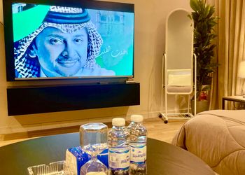 استديو بسرير ماستر وجلسة جانبية 