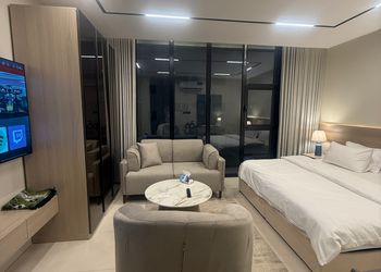 استديو بأثاث مريح وبسيط 