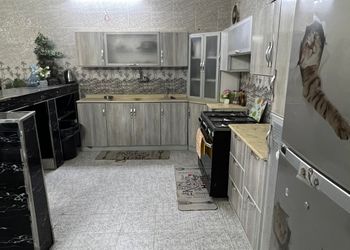 استراحة بجلسة خارجية وألعاب أطفال 