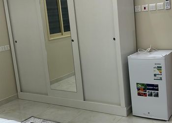 شقة بغرفة نوم وصالة دخول ذاتي 