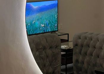 استديو بدخول ذاتي وجلسة جانبية 