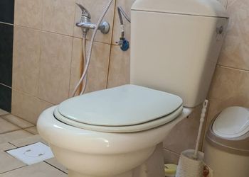 مزرعة بمسطح اخضر وجلسات خارجية 