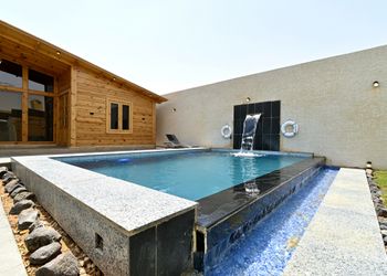 شاليه بمسطح اخضر