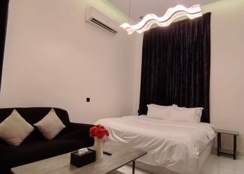 استديو بسرير ماستر وأثاث مريح 