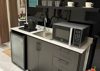 استديو بتصميم أنيق وسرير مريح