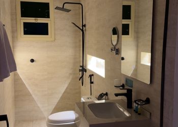 استديو بأثاث مريح وبسيط 