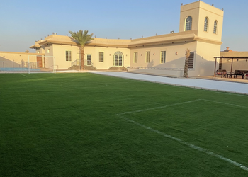 استراحة بملعب كره قدم وسله 