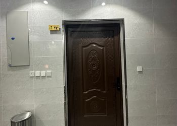 شقة بغرفة معيشة وغرفة نوم 