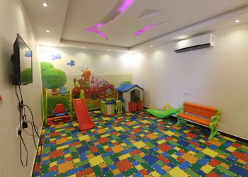شاليه بمسطح اخضر واضاءة اضافيه