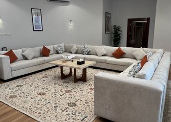 شاليه بمسطح اخضر ومسبح 