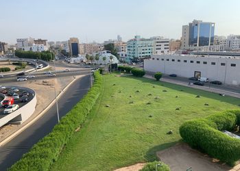 استديو بأثاث مريح وبسيط 