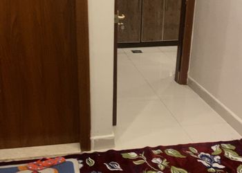 شقة بغرفتين نوم وأثاث مريح